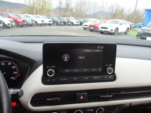 Used 2023 Honda HR-V LX image 16