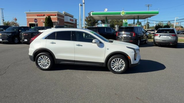 Certified 2024 Cadillac XT4 Luxury w/ Cold Weather Package AWD/4WD image 9