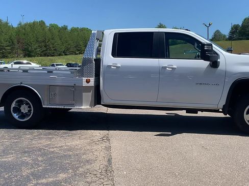 Used 2025 Chevrolet Silverado 3500 LT w/ Convenience Package AWD/4WD image 9
