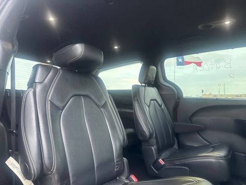 Used 2025 Chrysler Pacifica Select FWD image 29