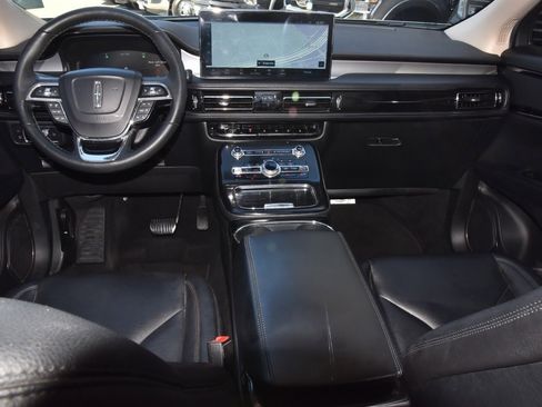 Used 2022 Lincoln Nautilus FWD w/ Premium Package image 16