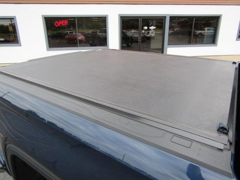 Used 2019 GMC Sierra 1500 AT4 w/ AT4 Premium Package image 9