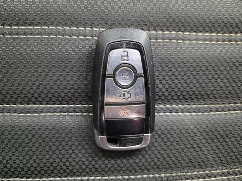 Used 2018 Ford Fusion SE w/ Equipment Group 201A FWD image 32