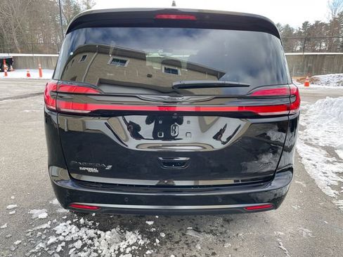 New 2026 Chrysler Pacifica Select AWD/4WD image 9
