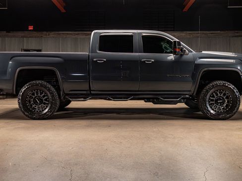 Used 2018 GMC Sierra 2500 Denali w/ Duramax Plus Package image 10