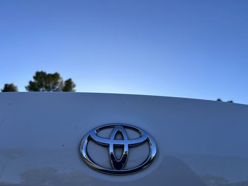 Used 2017 Toyota Corolla L w/ Carpet Mat Package (TMS) image 11