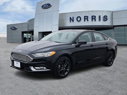 Used 2018 Ford Fusion SE w/ Equipment Group 201A image 2