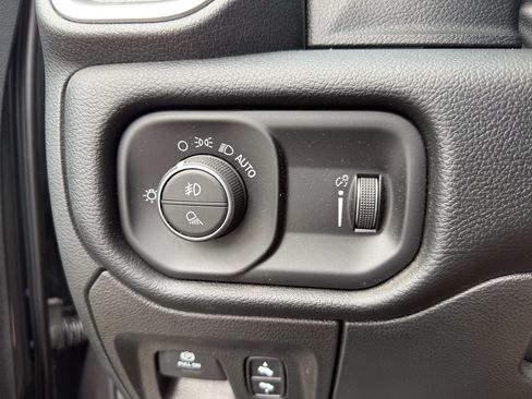 Used 2022 RAM 1500 Big Horn AWD/4WD image 39