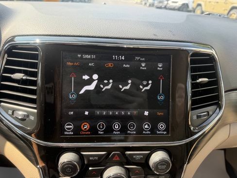 Certified 2022 Jeep Grand Cherokee Laredo E AWD/4WD image 20
