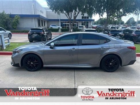 Used 2025 Toyota Camry SE FWD image 1