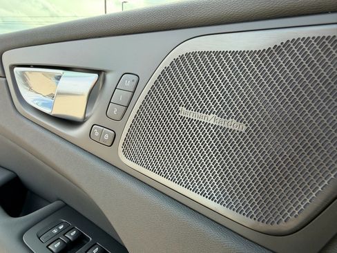 New 2026 Volvo XC60 B5 Ultra image 18
