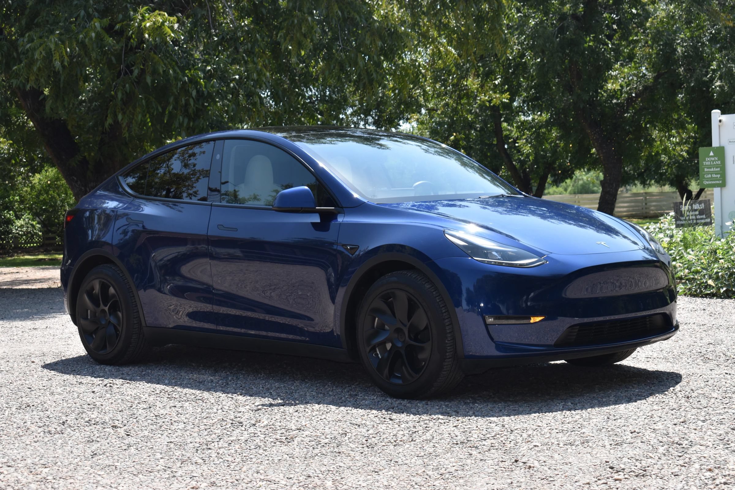 Used 2024 Tesla Model Y Long Range RWD image 2