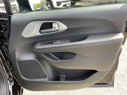 New 2026 Chrysler Pacifica Limited image 48