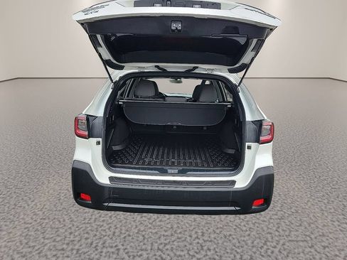 Used 2025 Subaru Outback Premium AWD/4WD image 8