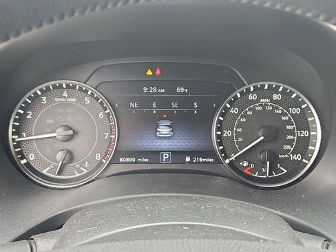 Used 2021 Nissan Armada SL w/ Captain's Chairs Package image 11