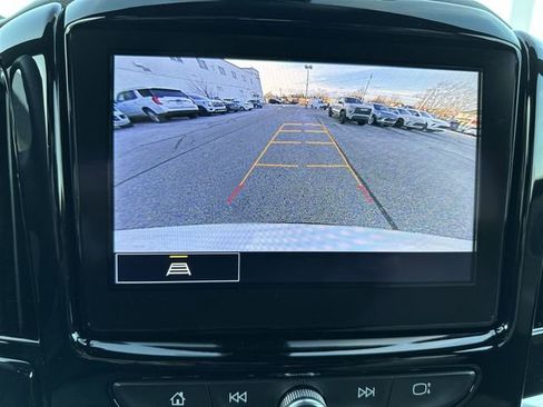 Used 2023 Chevrolet Traverse LT image 25