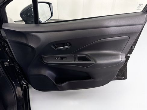 Used 2025 Nissan Versa SV image 30