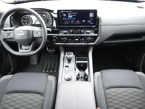 New 2026 Nissan Pathfinder SV image 18