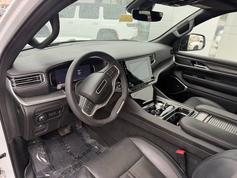 Used 2024 Jeep Wagoneer Series II w/ Convenience Group I AWD/4WD image 12