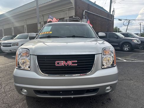 Used 2011 GMC Yukon XL SLE w/ Suspension Package, Off-Road AWD/4WD image 4