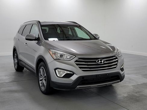 Used 2016 Hyundai Santa Fe SE FWD image 2