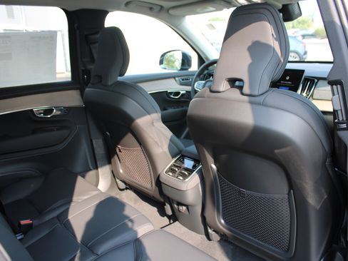 New 2026 Volvo XC90 B6 Plus w/ Protection Package Premier AWD/4WD image 34