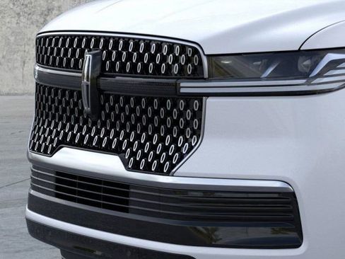 New 2026 Lincoln Navigator Premiere image 17