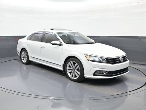 Used 2017 Volkswagen Passat 1.8T SEL Premium FWD image 1