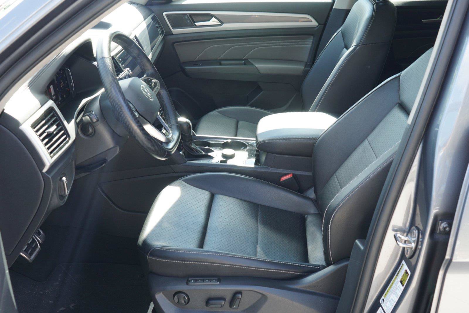 Used 2022 Volkswagen Atlas SEL R-Line AWD/4WD image 9