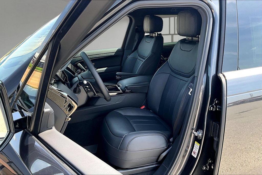 New 2026 Land Rover Range Rover Sport Dynamic SE AWD/4WD image 9