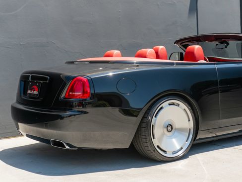 Used 2019 Rolls-Royce Dawn RWD image 43