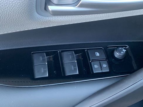 Used 2025 Toyota Corolla SE image 12