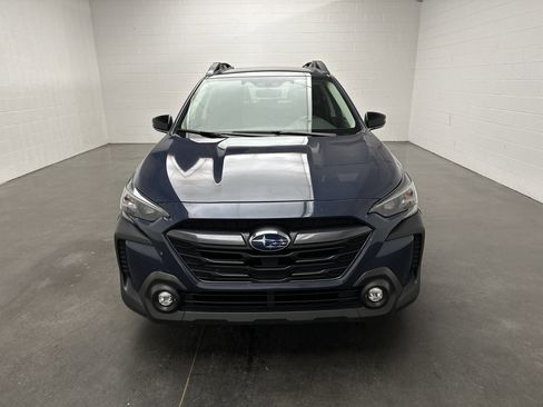 Used 2024 Subaru Outback Premium AWD/4WD image 3
