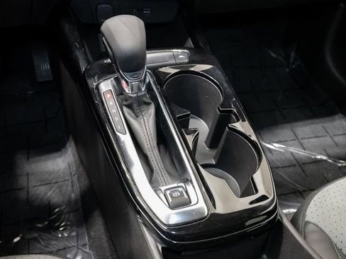 Used 2025 Chevrolet Trax LT w/ LT Convenience Package image 19