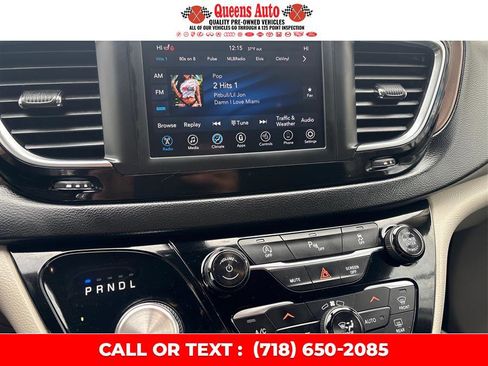 Used 2019 Chrysler Pacifica Touring-L image 41