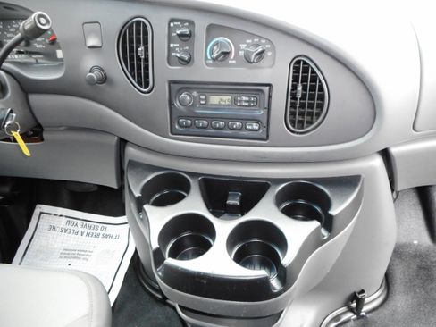 Used 2006 Ford E-150 and Econoline 150 image 26