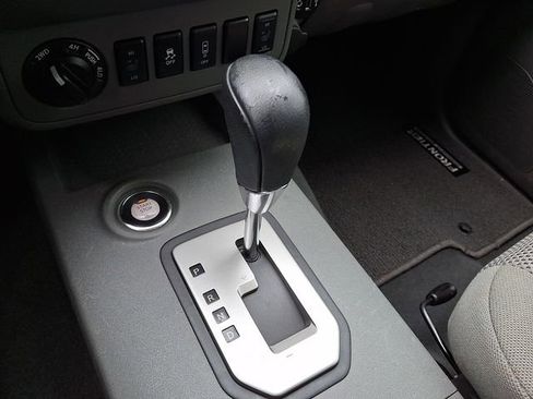 Used 2020 Nissan Frontier SV w/ Midnight Edition Floor Mats image 11