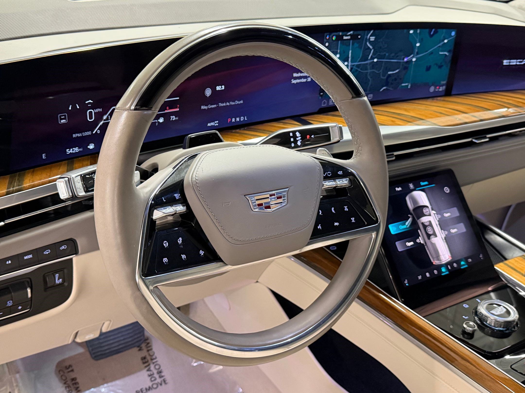 Certified 2025 Cadillac Escalade Sport Platinum w/ LPO, ONYX Package AWD/4WD image 4