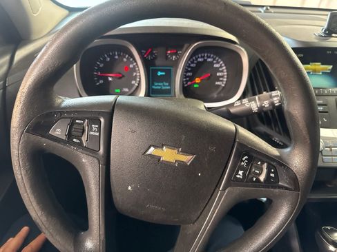 Used 2017 Chevrolet Equinox LS FWD image 23