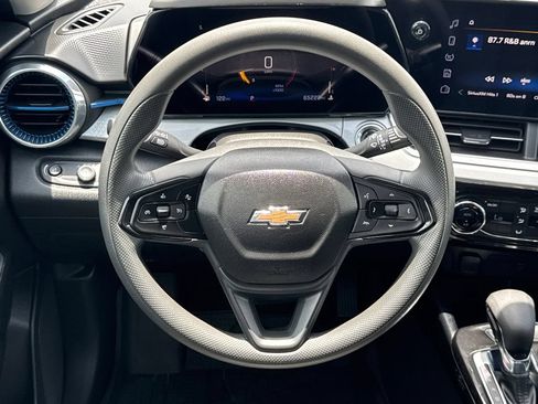 Used 2024 Chevrolet Trax LT FWD image 24