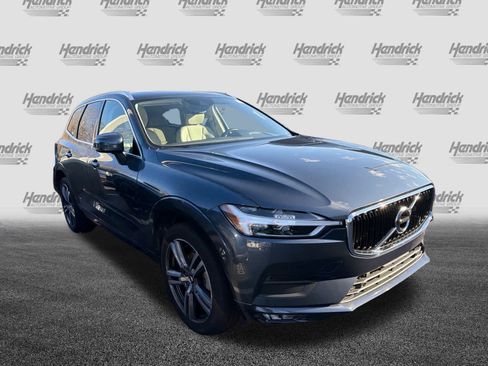 Used 2021 Volvo XC60 T5 Momentum w/ Premium Package image 2