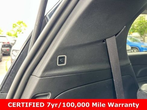 Used 2025 Chrysler Pacifica Select FWD image 16