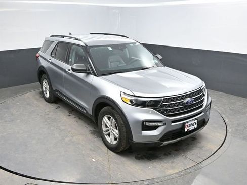 Used 2024 Ford Explorer XLT w/ Equipment Group 202A AWD/4WD image 36