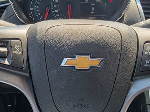 Used 2022 Chevrolet Trax LT w/ LT Convenience Package AWD/4WD image 18