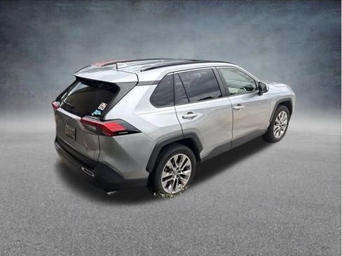 Used 2020 Toyota RAV4 XLE Premium FWD image 6