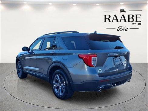 Used 2023 Ford Explorer XLT w/ Equipment Group 202A image 5