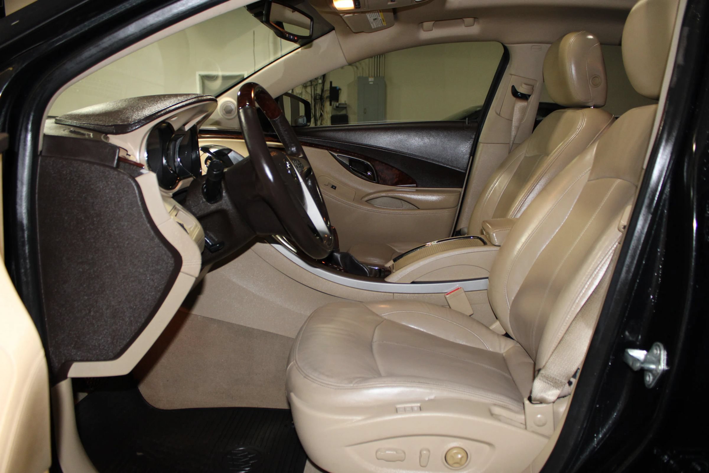 Used 2012 Buick LaCrosse Premium FWD image 9