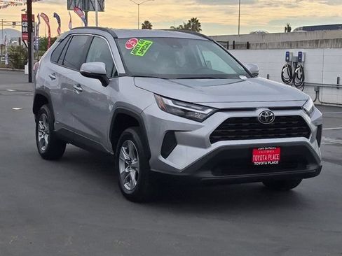 Used 2025 Toyota RAV4 XLE AWD/4WD image 3