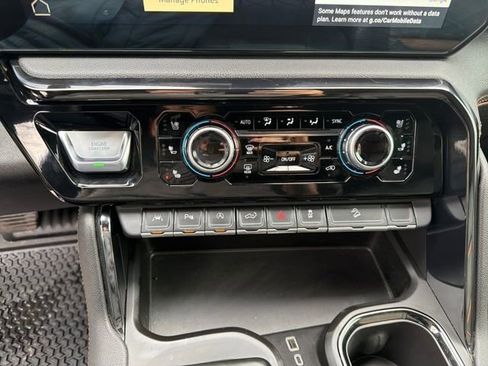 Used 2024 GMC Sierra 1500 AT4 w/ Technology Package image 19