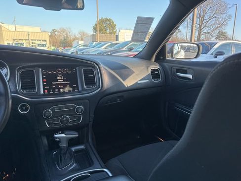 Used 2016 Dodge Charger SXT image 11